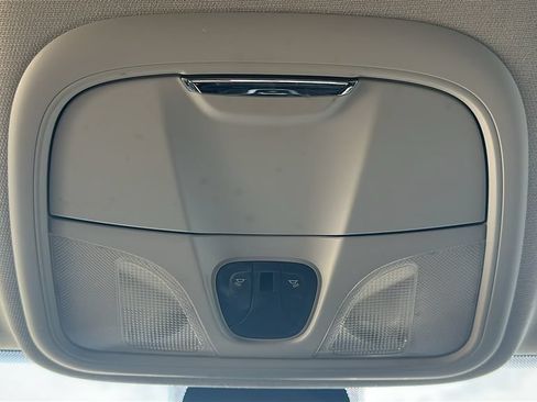 Used 2020 Jeep Cherokee Latitude Plus FWD image 28