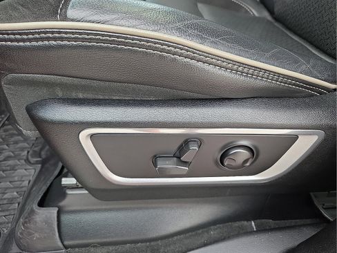 Used 2022 RAM 1500 Laramie AWD/4WD image 14
