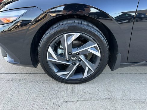 Used 2025 Hyundai Elantra SEL image 30