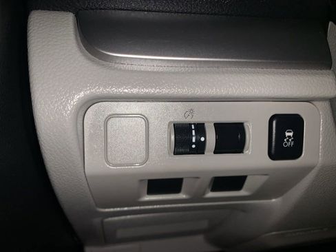 Used 2017 Subaru Forester 2.5i Premium w/ All-Weather Package image 15