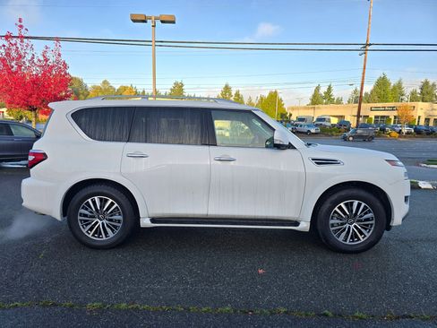 Used 2024 Nissan Armada SL image 8