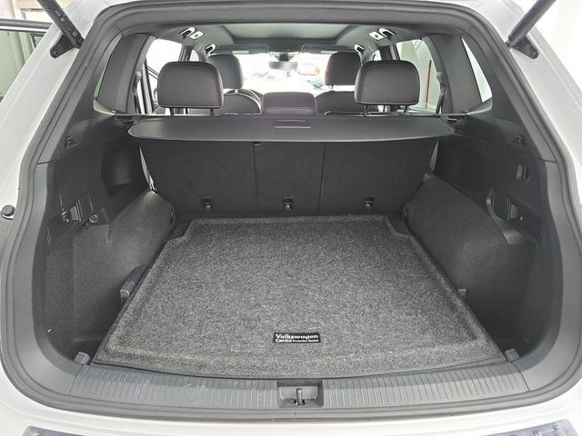 Used 2022 Volkswagen Tiguan SEL R-Line AWD/4WD image 12