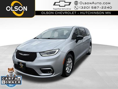 Used 2024 Chrysler Pacifica Touring-L