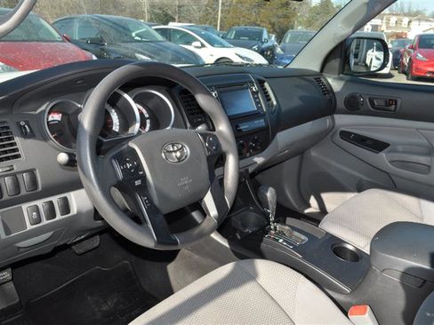 Used 2015 Toyota Tacoma 2WD Access Cab image 10
