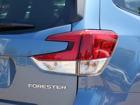 Used 2023 Subaru Forester Premium AWD/4WD image 17