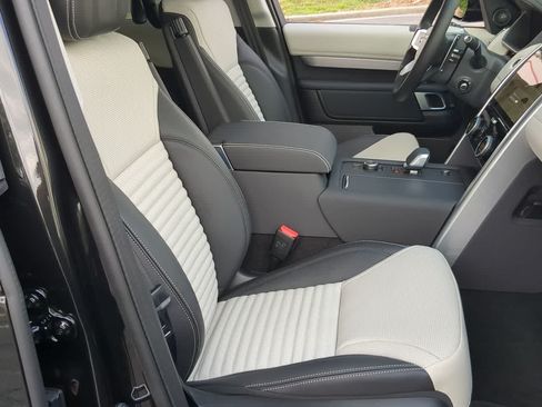 New 2026 Land Rover Discovery Limited Edition AWD/4WD image 24