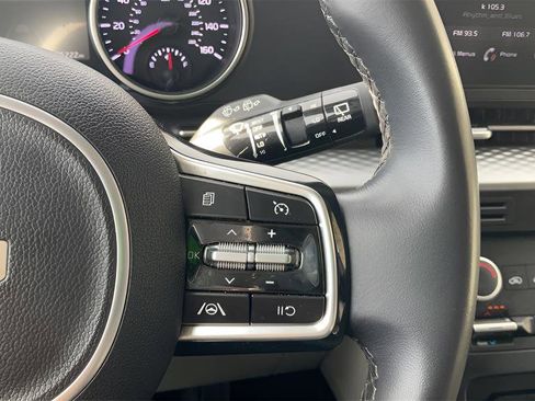 Used 2024 Kia Carnival LX image 27