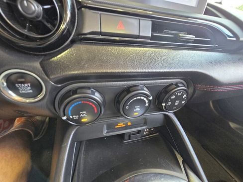 Used 2016 MAZDA MX-5 Miata Club RWD image 17