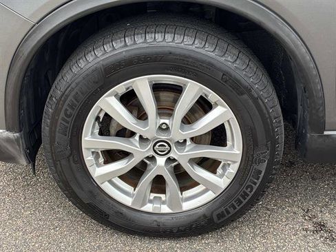 Used 2017 Nissan Rogue SV w/ SV Premium Package image 19