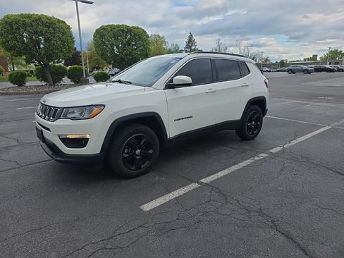 Used 2020 Jeep Compass Latitude AWD/4WD image 4