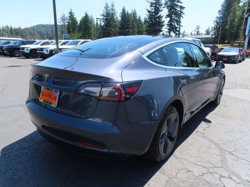 Used 2020 Tesla Model 3 Standard Range Plus RWD image 9