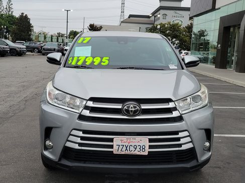 Used 2017 Toyota Highlander Plus FWD image 6