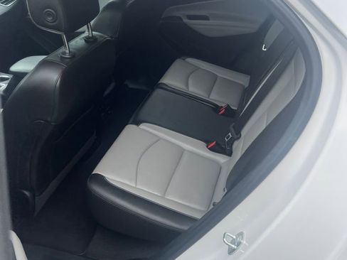 Used 2018 Chevrolet Equinox Premier FWD image 7