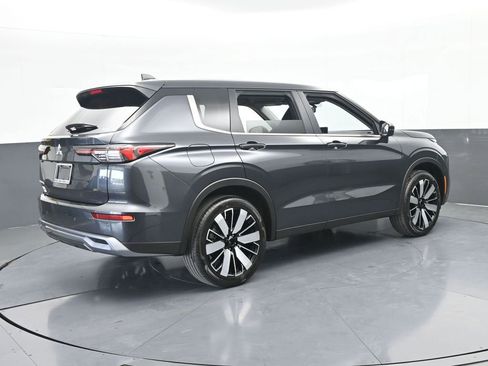 New 2026 Mitsubishi Outlander SE image 6