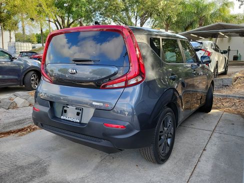Used 2025 Kia Soul LX w/ LX Technology Package FWD image 8