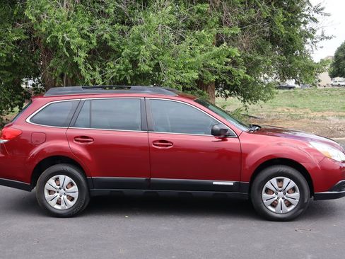 Used 2011 Subaru Outback 2.5i AWD/4WD image 3