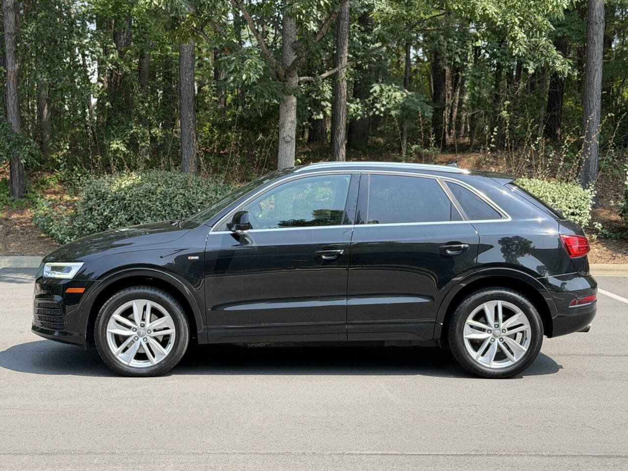 Used 2018 Audi Q3 2.0T Premium Plus w/ Premium Plus Package AWD/4WD image 4