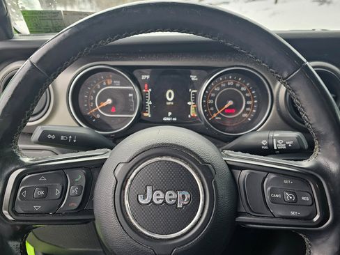 Used 2021 Jeep Gladiator Willys image 23
