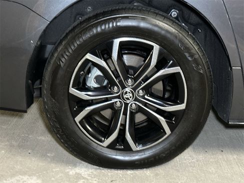 Used 2025 Toyota Sienna Platinum image 8