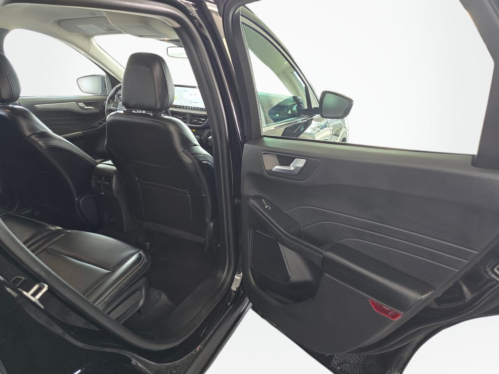Used 2024 Ford Escape Platinum AWD/4WD image 38