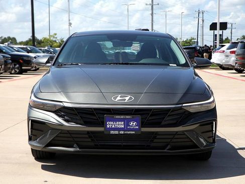 Used 2024 Hyundai Elantra SEL image 9