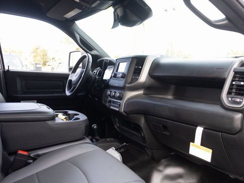 Used 2024 RAM 3500 4x4 Crew Cab image 23