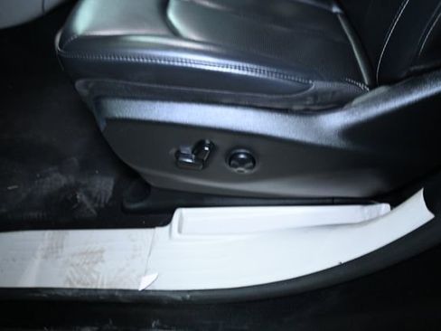 Used 2023 Chrysler Pacifica Touring-L image 24