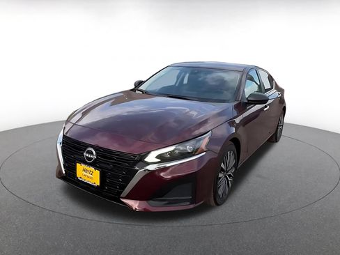 Used 2025 Nissan Altima 2.5 SV FWD image 7