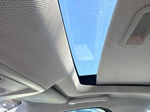 Used 2018 Ford Focus Titanium FWD image 12