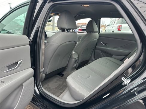 Used 2024 Hyundai Elantra SEL image 18