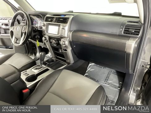 Used 2018 Toyota 4Runner SR5 Premium image 30