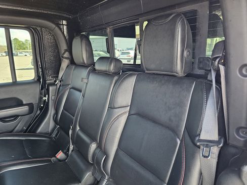 Used 2020 Jeep Gladiator Rubicon w/ Cold Weather Group image 32