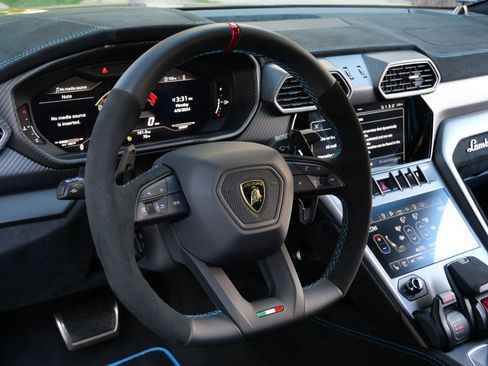 Used 2023 Lamborghini Urus Performante AWD/4WD image 25