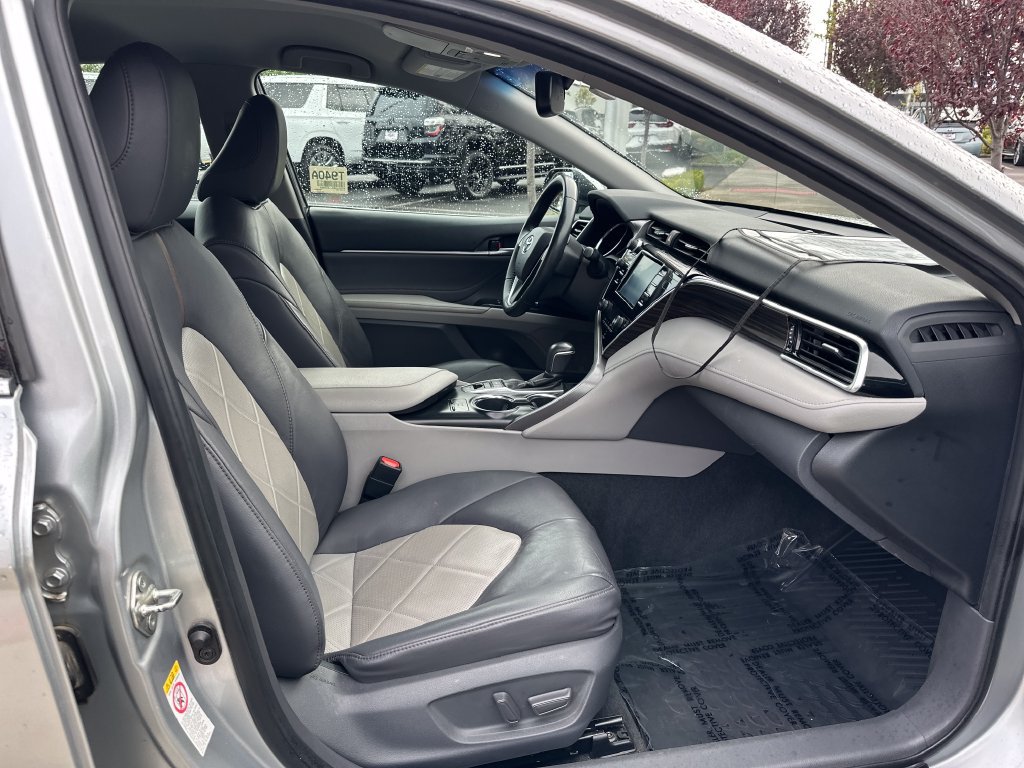 Used 2018 Toyota Camry XLE FWD image 17