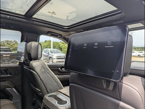 New 2026 GMC Yukon Denali Ultimate AWD/4WD image 16