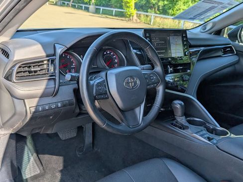 Used 2022 Toyota Camry XSE w/ Navigation Package FWD image 4