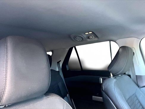 Used 2020 Ford Explorer XLT image 28