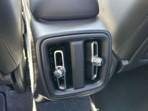 Certified 2025 Volvo XC40 B5 Core image 16