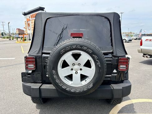 Used 2007 Jeep Wrangler Unlimited Sahara AWD/4WD image 5