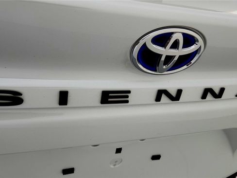 Certified 2024 Toyota Sienna XLE w/ XLE Plus Package image 25