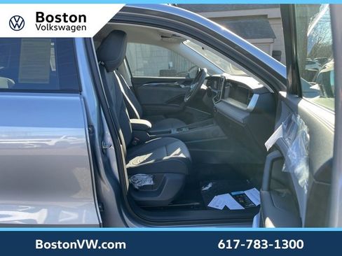 New 2026 Volkswagen Tiguan SE image 12