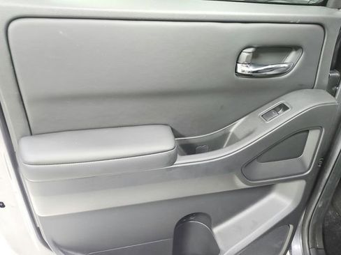 Used 2025 Nissan Frontier SV w/ SV Convenience Package image 35