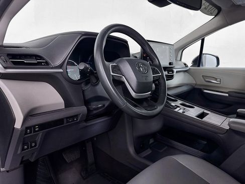 Used 2024 Toyota Sienna XLE image 12