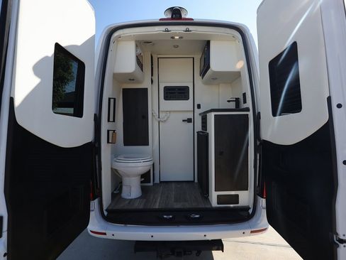 Used 2023 Mercedes-Benz Sprinter 3500 image 8