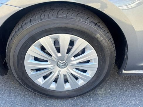 Used 2015 Volkswagen Golf Launch Edition FWD image 31