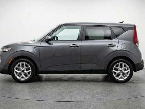 Used 2025 Kia Soul LX w/ LX Technology Package image 5