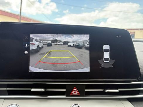 Used 2023 Hyundai Elantra Limited FWD image 21