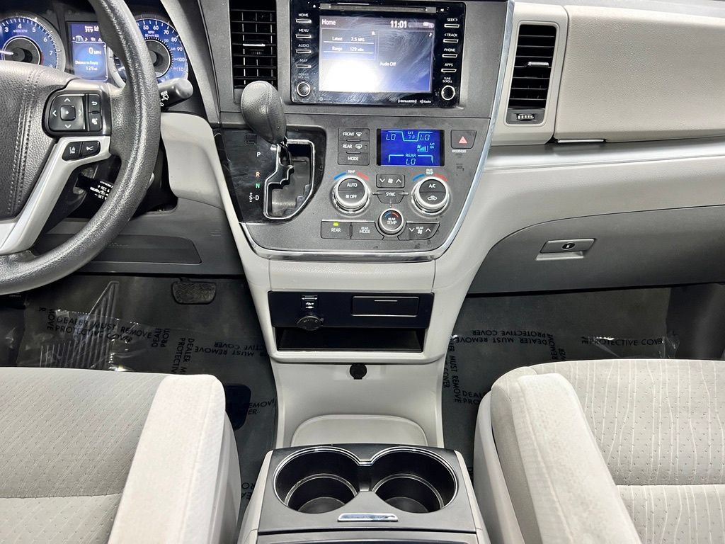 Used 2019 Toyota Sienna LE FWD image 10