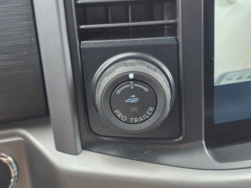 Used 2025 Ford F150 Lightning XLT image 31