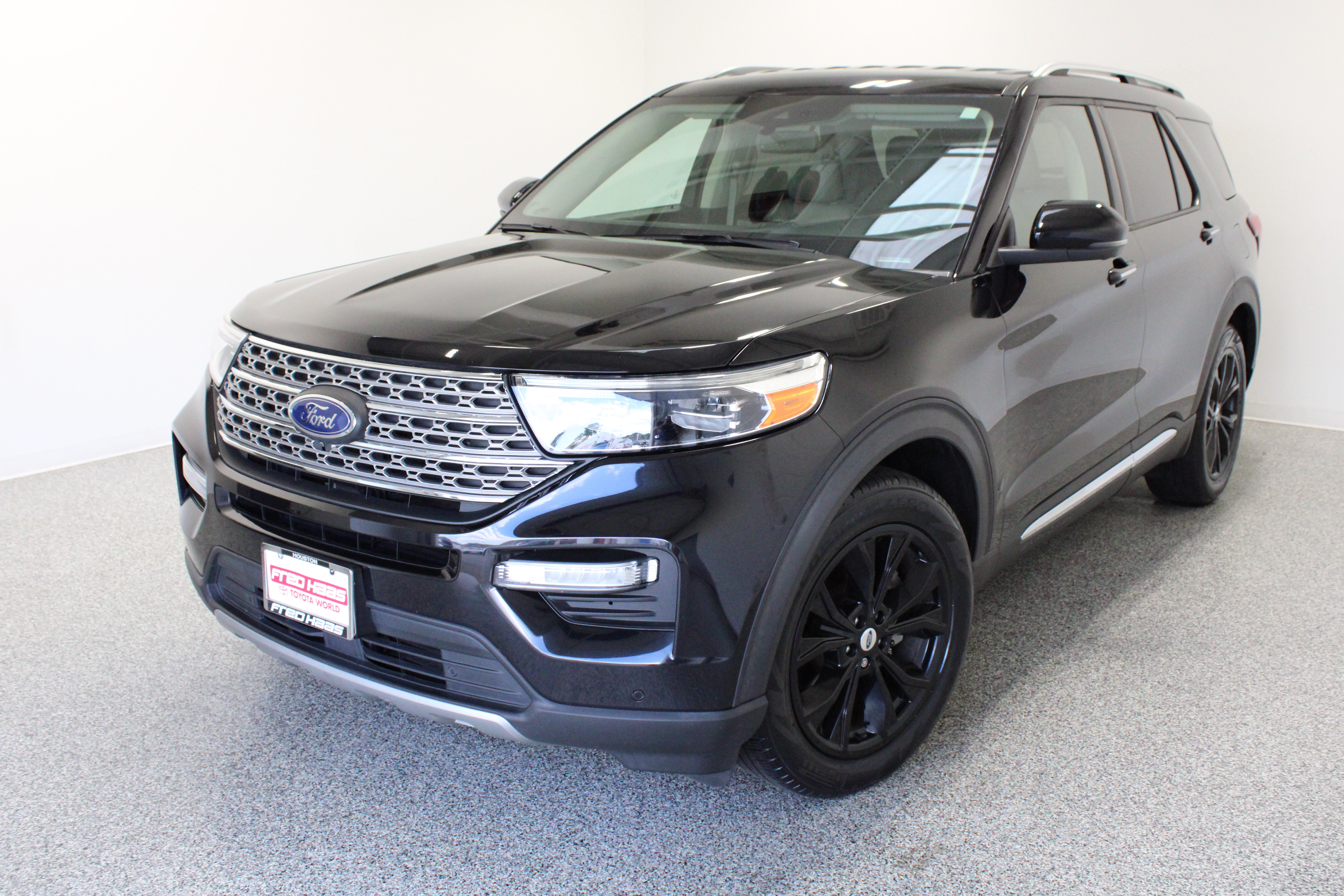 Used 2021 Ford Explorer Limited w/ Equipment Group 301A RWD image 2